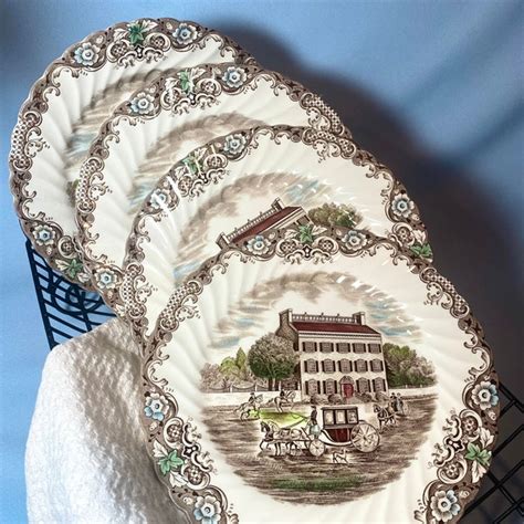 Heritage Hall Plates