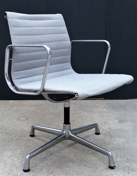 Eames Management Office Chair for Herman Miller For Sale