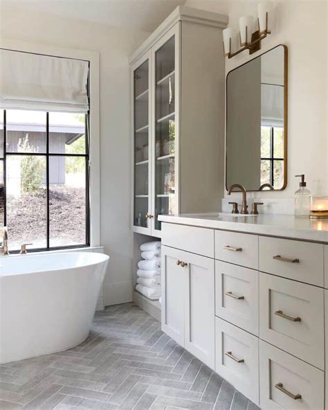 Upgrade Your Bathroom with a Stylish Herringbone Floor: Top Ideas and Inspiration
