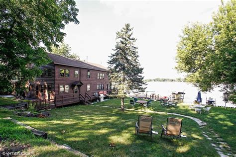 High Bluff Waterfront Chalet