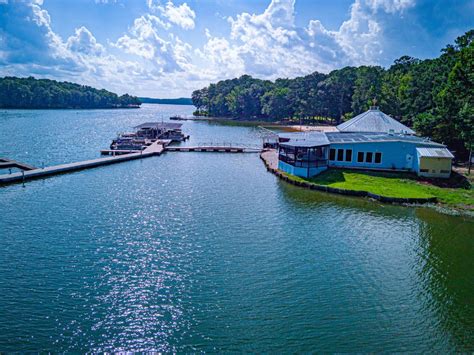 Highland Marina: Luxurious Waterfront Living Unveiled