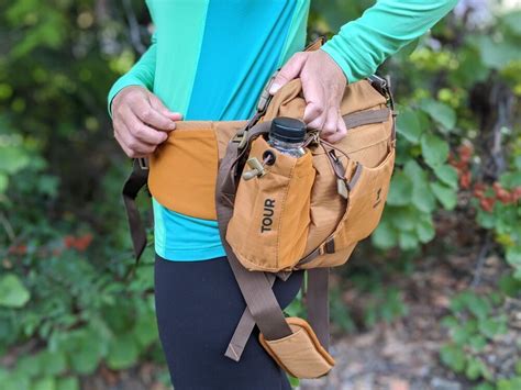 8 Best Hiking Fanny Packs That Everyone’s Crazy About [2021]