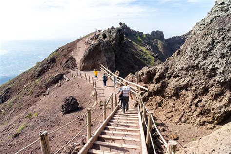 hiking mount Vesuvius