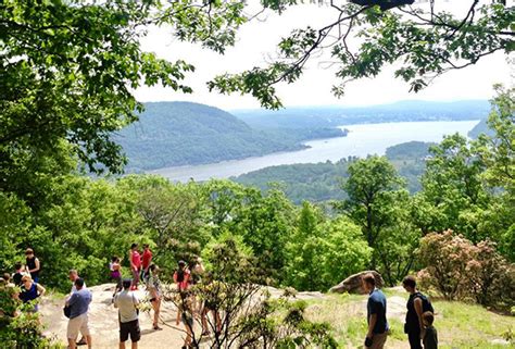 hiking near bear spring mountain ny