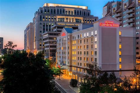 hilton hotels in arlington va area