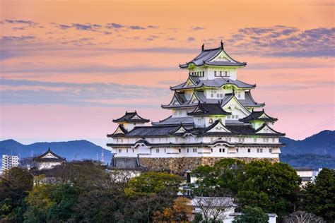 himeji castle open hours