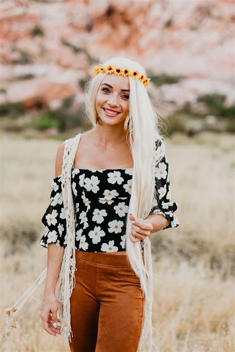 DIY Hippie Costume Ideas for Halloween Outfits & Outings