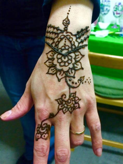 Hire GonzSquared Henna Henna Tattoo Artist in Canyon