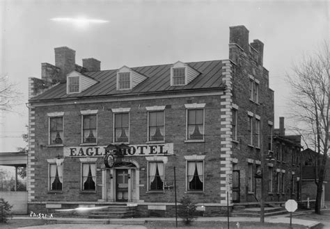 historic hotels in waterford pa