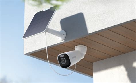 Hive Camera Flashing White Light