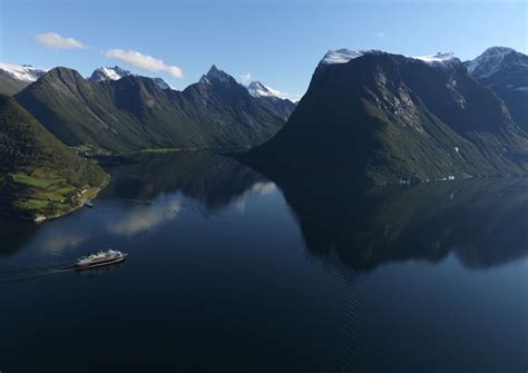 hjorundfjord cruise from alesund