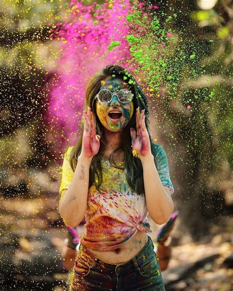 Holi Photo Ideas – Best Tips & Tricks To Capture This Year's Best
Pictures!