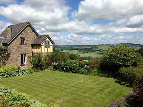 holiday cottages in clun shropshire