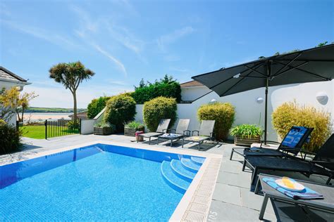holiday cottages with pool cornwall