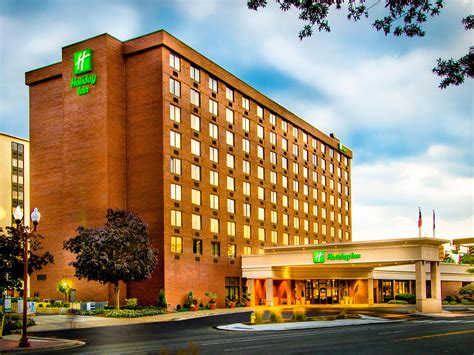 holiday inn arlington va near metro