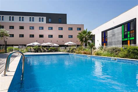 holiday inn marseille airport