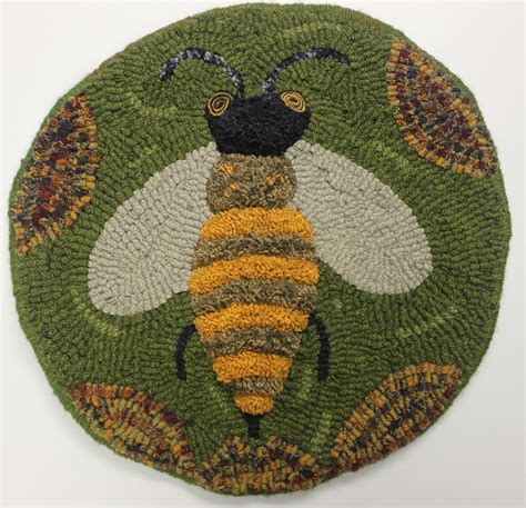 honey bee hooked rug