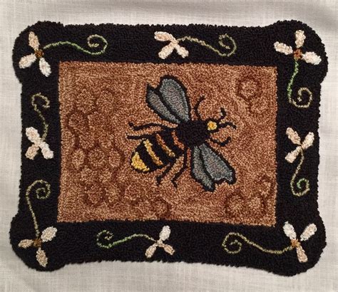 home.furnitureanddecorny.com:honey bee hooked rug