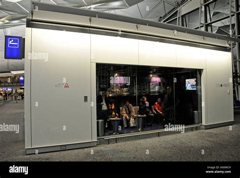 hong kong airport smoking area