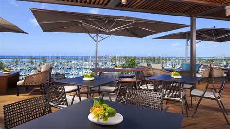 honolulu hotels with club lounge