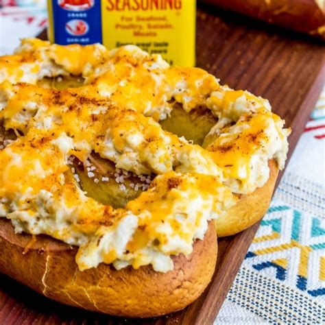 Hooper's Crab Pretzel