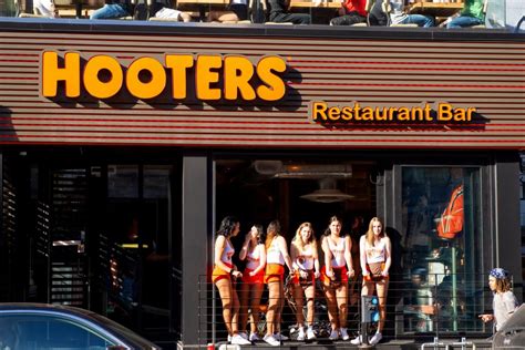 hooters