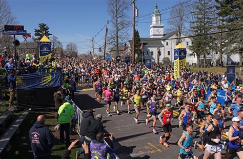 hopkinton boston marathon starting line