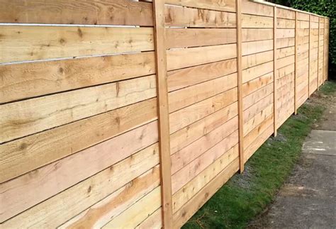 Horizontal Fence Using Pickets
