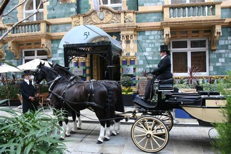 horse drawn carriage rides near london