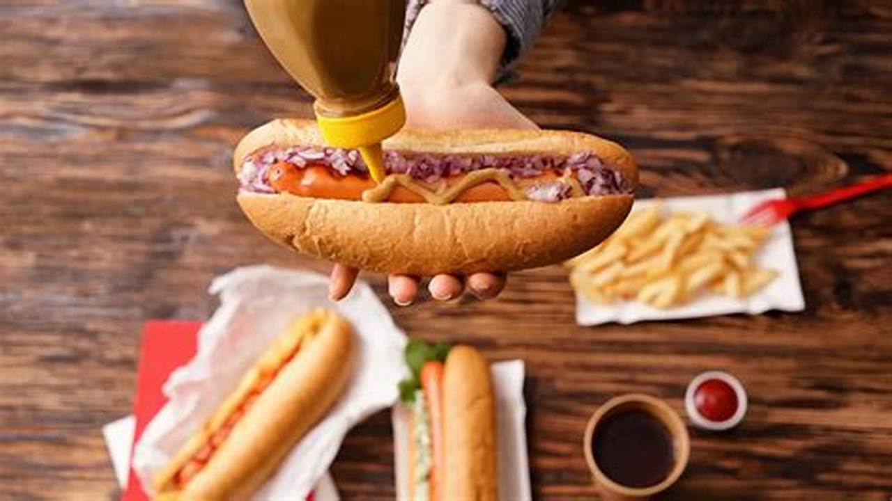 Rahasia Etiket Makan Hot Dog yang Belum Kamu Ketahui
