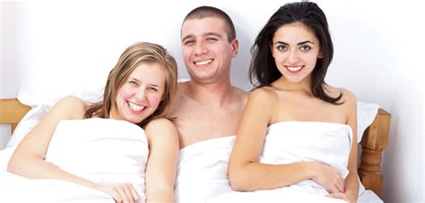 3 Ways to Spice Up Threesome Play