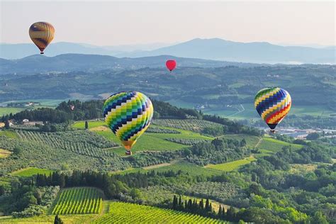 hot air balloon in tuscany