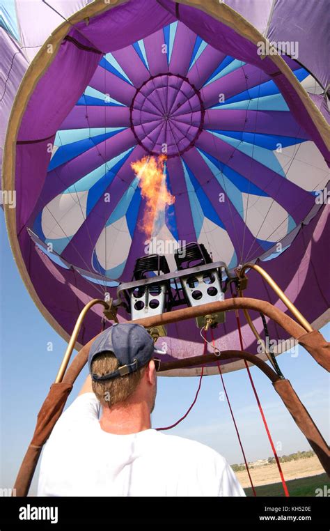 hot air balloon preparing