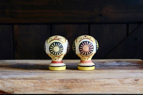 hot air balloon salt and pepper shakers