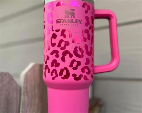 hot pink stanley cup 40 oz with handle