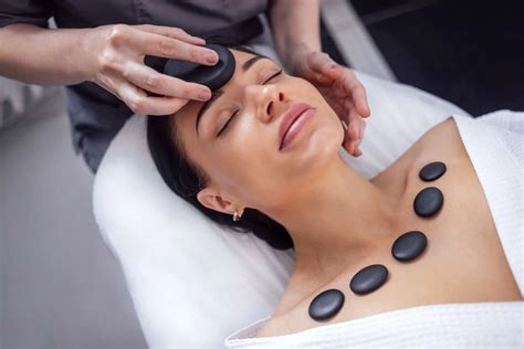hot stone massage process