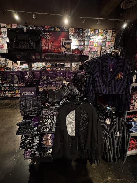 hot topic bakersfield