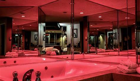 Mirrors on ceiling and more! Hotel features that'll inspire a sexy getaway