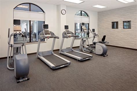 hotel houma with fitness center
