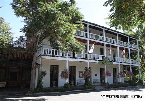 hotel in volcano ca