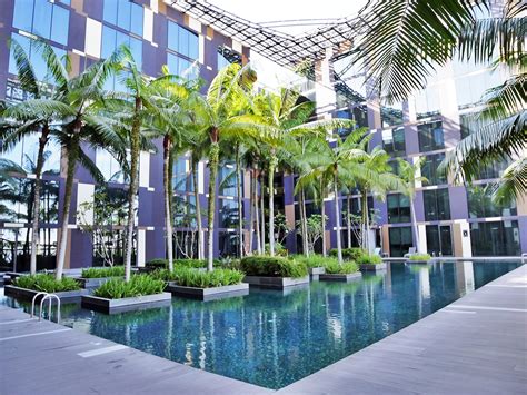 hotel near changi airport singapore with pool
