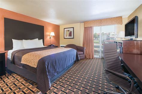 hotel rooms in joplin mo