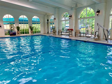 hotels and resorts near me with pool