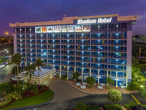 hotels close to hard rock stadium miami fl