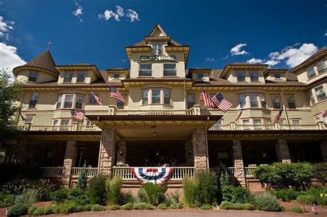 hotels close to pikes peak center