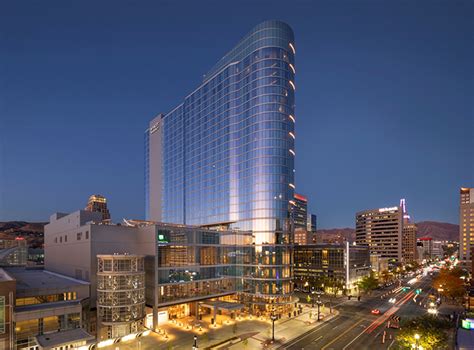 hotels close to salt lake convention center