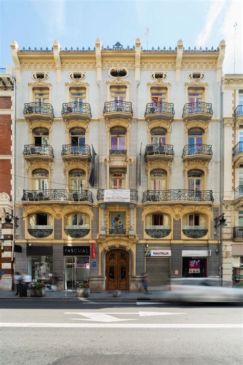 hotels hostels valencia city center