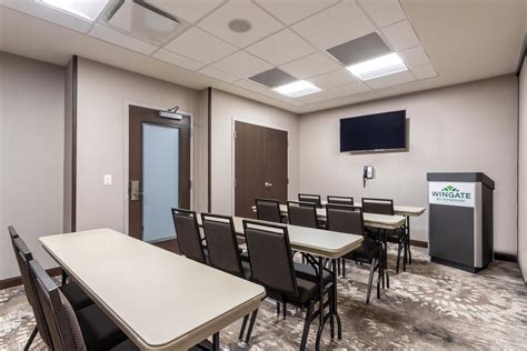 hotels in angola indiana with conference room