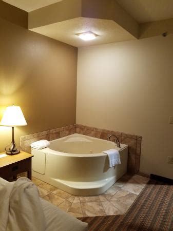 hotels in donegal pa with jacuzzi