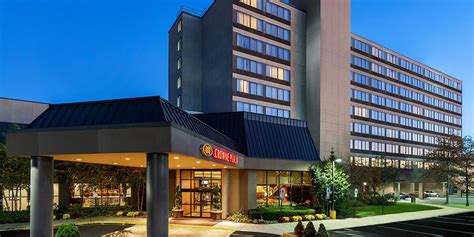 hotels in englewood nj with free parking